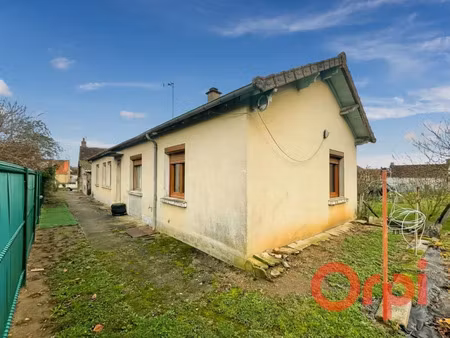 vente maison 6 pièces 105.7 m² à ainay-le-château (03360)  66 000 €