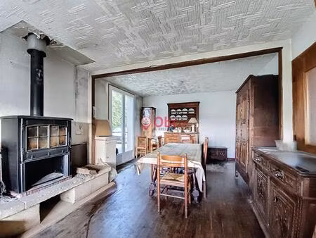 à vendre – corps de ferme avec 3 hectares de terrain – plonévez-du-faou