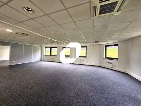 location local professionnel 843m² limonest 69760