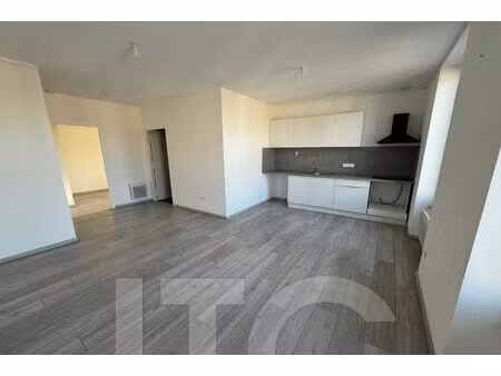 location appartement 2 pièces 36 m² à trets (13530)