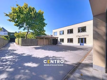 kantoorgebouw (124 m²) met atelier (630 m²) én eigen parking op zeer goede ligging nabij c