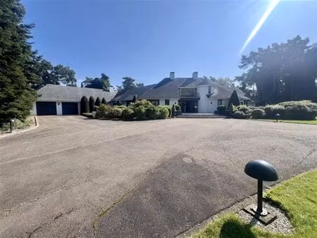 statig landgoed met binnenzwembad op toplocatie