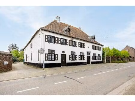 18e-eeuwse hoeve met 5 slaapkamers op 27a 50ca.