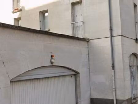 garage 15 mètres carrés et parking 14 mètres carrés a louer