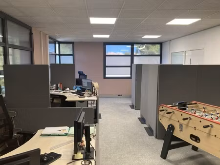location local professionnel 786m²