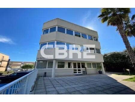 location local professionnel 440m²