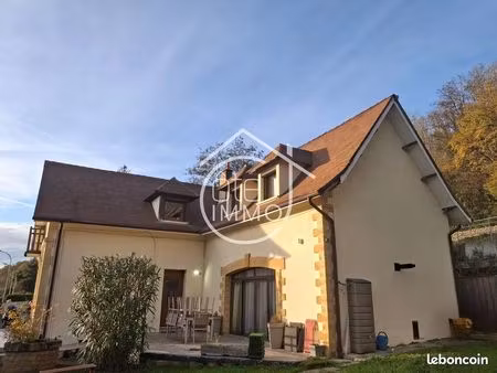 maison 9 pièces 244 m²