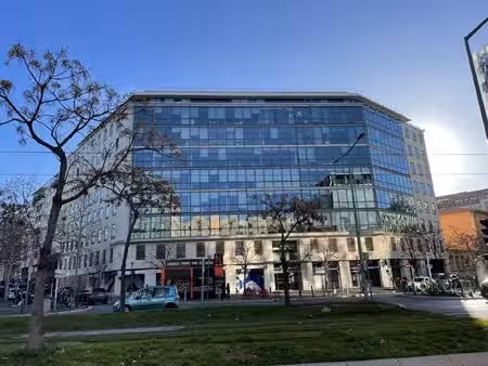 location local professionnel 1 010m²