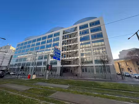 location local professionnel 2 386m²