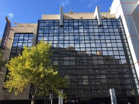 location local professionnel 374m²