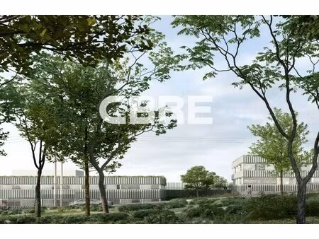 location local professionnel 2 211m²