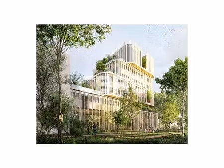 location local professionnel 3 677m²