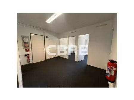 location local professionnel 100m²