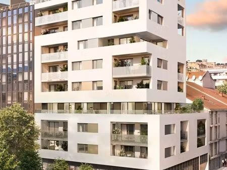 location local professionnel 183m²