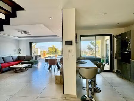 location villa contemporaine meublée– séjour court ou moyenne durée jusqu’à fin avril 2026