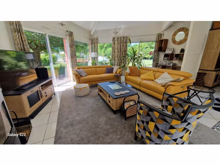 maison de plain-pied 5 chambres avec piscine sur 1 4 hectare - carcares sainte croix