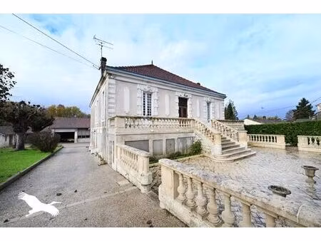 vente maison 10 pièces 357 m² vœuil-et-giget (16400)