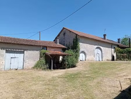 ancienne ferme avec dépendances à rénover.