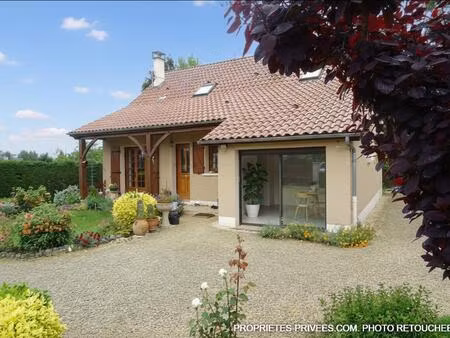 rouffignac: maison quartier résidentiel  au calme. 4 chambres. garage et abri de jardin. j