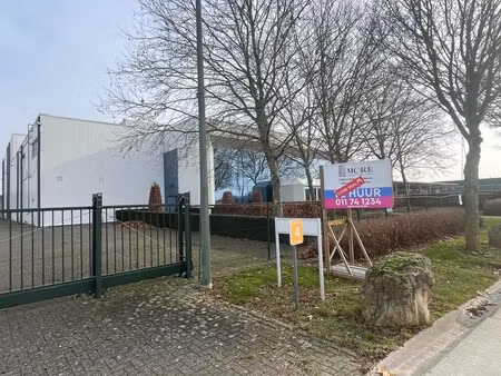 +/- 1790m² bedrijfsgebouw