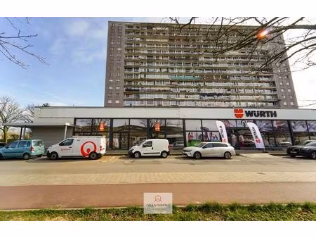 magazijn (433 77 m²) te huur in gent