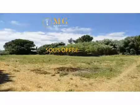 terrain 1 074 m2 dont 664 m2 constructibles à saint-gilles