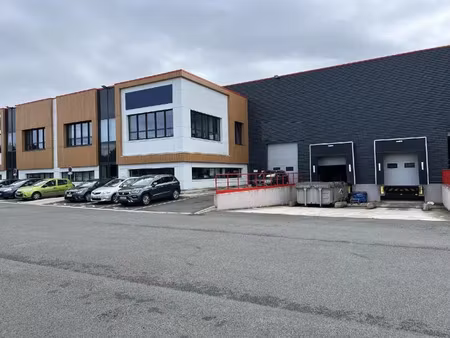 disponible à la location : plateforme industrielle moderne 1313 m² - zone d'activités rois