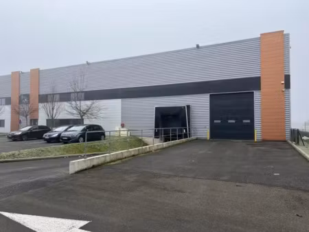 locaux d'activité avec bureaux à louer - 1 282 m² avec quai de déchargement - mitry-mory  