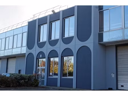 location locaux d'activité 1 117 m² - site clos et accessible à saint-denis pleyel (a86  r