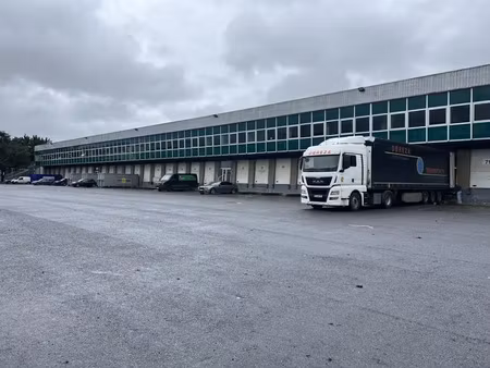 entrepôts rénovés icpe divisibles à louer dès 1 322 m² - saint-witz  hub logistique proche