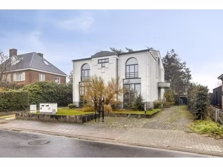 commercieel te koop in knesselare met 2 slaapkamers