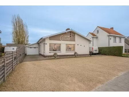 commercieel te koop in wingene met 3 slaapkamers