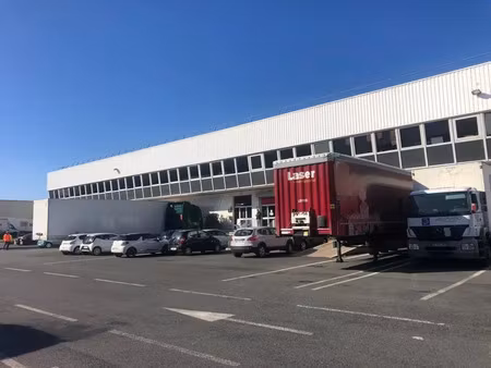 rare : entrepôt 1 352 m² avec bureaux - accès a1/a104/rer d - proximité roissy cdg - icpe 