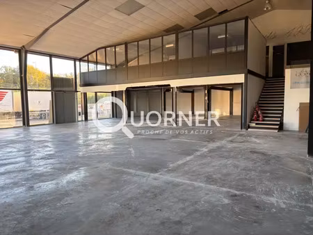 a louer frejus : local commercial 750 m2 - superbe visibilit