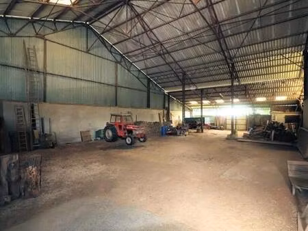 maison d'habitation fort potentiel 6 pièces avec grange sur une surface de 1500 m²