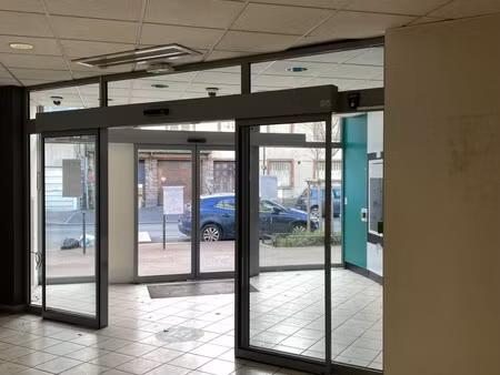 location local commercial