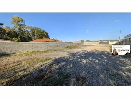 terrain constructible - plat - viabilisé et libre de constructe