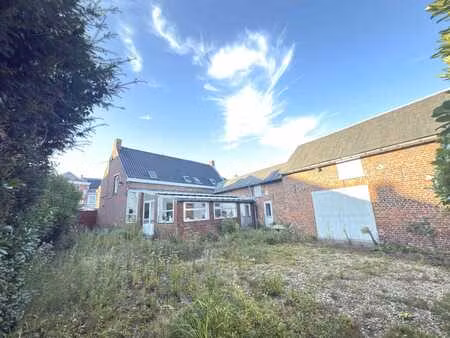 maison spacieuse avec grange et jardin