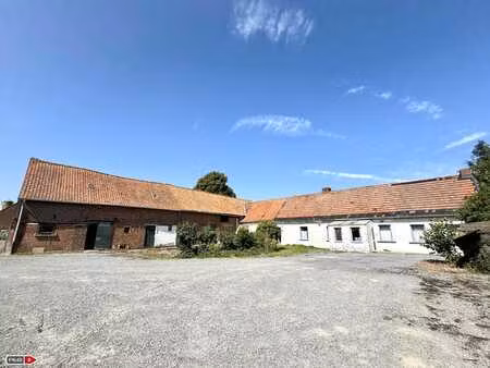 fermette avec grange et divers annexes