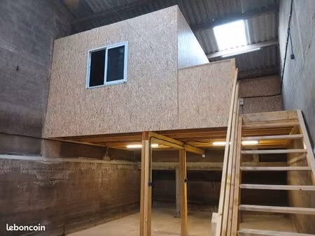 atelier 150 m²
