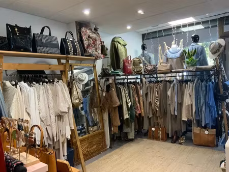 fonds de commerce à vendre proche grasse centre ville prêt a porter homme femme enfant .ac