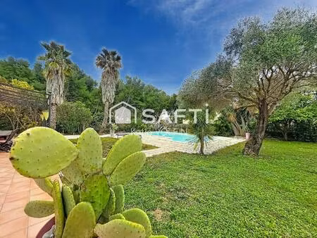 villa 152m2 sur un terrain plat de 1000 m2 avec piscine