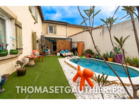 sorgues - ensemble immobilier de 156 m2 avec piscine et studio