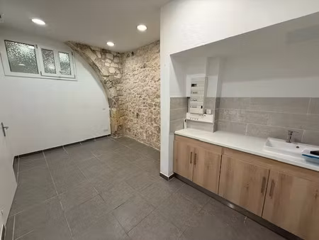 location locaux professionnels 46 m² à marseille 2ème (13002)  1 000 €