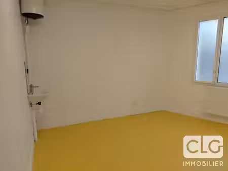location locaux professionnels 0 pièces 14.7 m² à elliant (29370)  328 €
