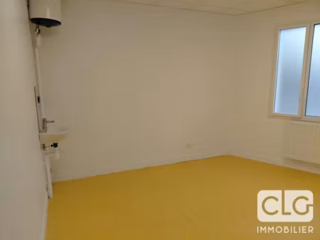 location locaux professionnels 14.7 m² à elliant (29370)  328 €