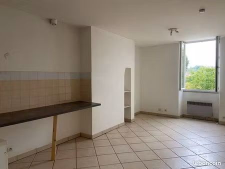 appartement 40m* à courson les carrières