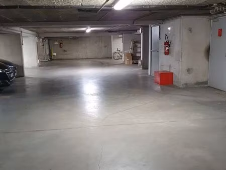 place de parking en location pour moto