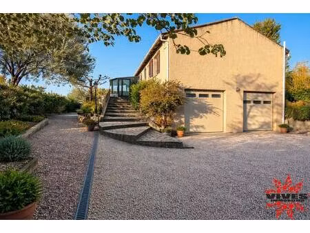 maison familliale avec dépendance et piscine.