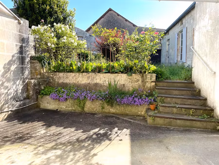 maison de ville en plein coeur de saint savinien avec jardin
